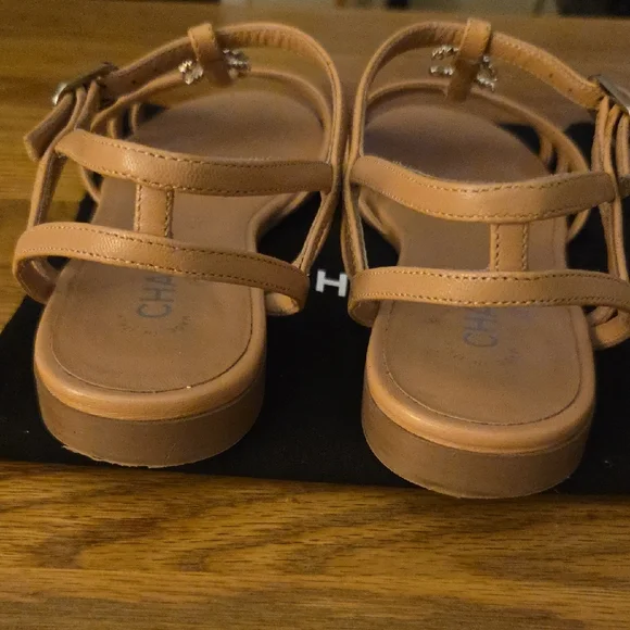 CHANEL Tan Lambskin Sandals with Intertwined Leather And Metal CC LOGO - Picture 10 of 13